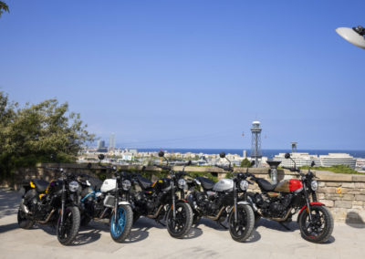 Royal-Enfield-Guerrilla-450_Yellow-Ribbon-Brava-Blue-Playa-Black-Smoke-Gold-Dip2_190724101556-400x284-1