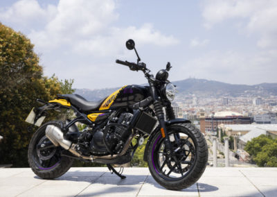 Royal-Enfield-Guerrilla-450_Yellow-Ribbon3_190724101557-400x284-1